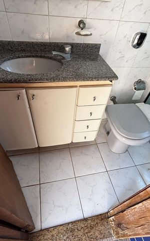 Apartamento à venda com 347m², 5 quartos e 2 vagas Apartamento à venda com 347m², 5 quartos e 2 vagasBanheiro cobertura