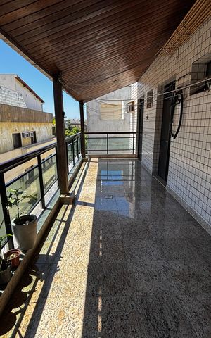 Apartamento à venda com 347m², 5 quartos e 2 vagas Apartamento à venda com 347m², 5 quartos e 2 vagasVaranda fundos