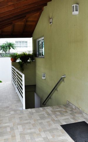 Casa à venda com 534m², 5 quartos e 7 vagas Casa à venda com 534m², 5 quartos e 7 vagasÁrea comum