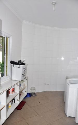 Casa à venda com 534m², 5 quartos e 7 vagas Casa à venda com 534m², 5 quartos e 7 vagasÁrea de Serviço