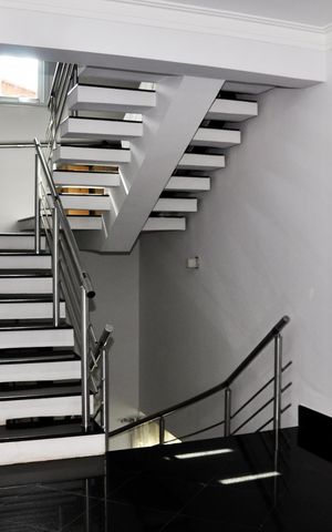 Casa à venda com 534m², 5 quartos e 7 vagas Casa à venda com 534m², 5 quartos e 7 vagasHall dos Quartos