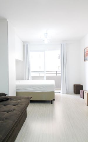 Studio à venda com 27m², 1 quarto e sem vaga Studio à venda com 27m², 1 quarto e sem vagaSala/Quarto