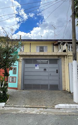 Casa à venda com 102m², 2 quartos e 1 vaga Casa à venda com 102m², 2 quartos e 1 vagaFachada + Placa