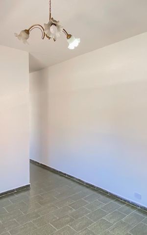 Casa à venda com 150m², 4 quartos e 2 vagas Casa à venda com 150m², 4 quartos e 2 vagasSala