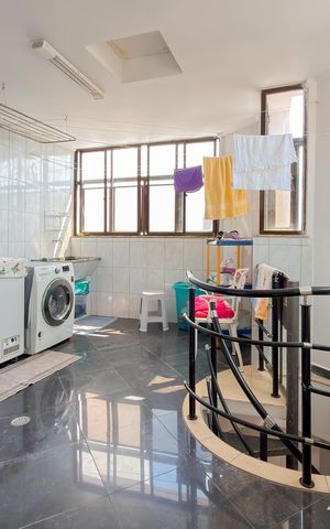 Apartamento à venda com 229m², 4 quartos e 3 vagas Apartamento à venda com 229m², 4 quartos e 3 vagasÁrea de Serviço - Cobertura