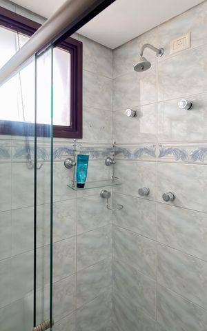 Apartamento à venda com 229m², 4 quartos e 3 vagas Apartamento à venda com 229m², 4 quartos e 3 vagasBanheiro Corredor