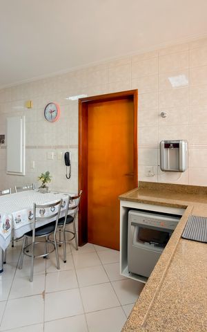 Apartamento à venda com 229m², 4 quartos e 3 vagas Apartamento à venda com 229m², 4 quartos e 3 vagasCozinha