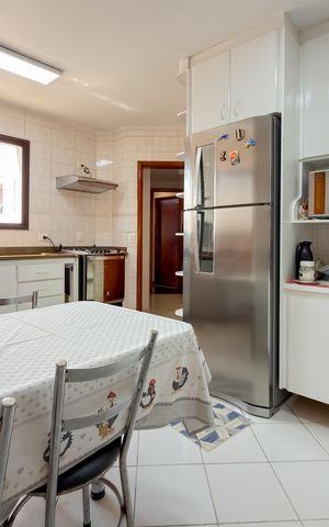 Apartamento à venda com 229m², 4 quartos e 3 vagas Apartamento à venda com 229m², 4 quartos e 3 vagasCozinha