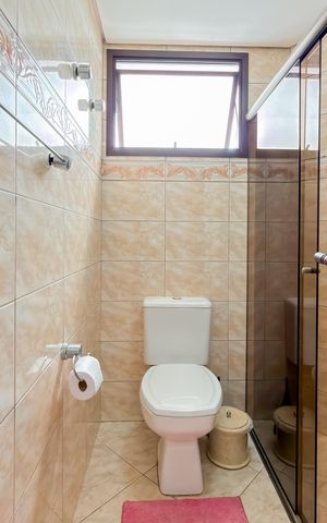 Apartamento à venda com 229m², 4 quartos e 3 vagas Apartamento à venda com 229m², 4 quartos e 3 vagasBanheiro da Suíte 1