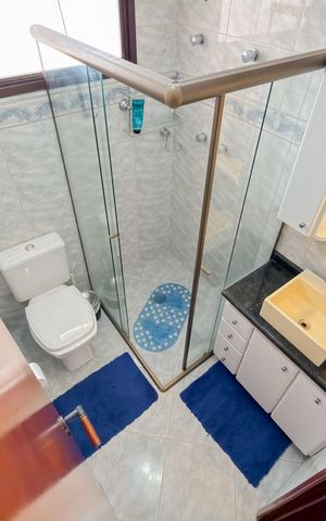 Apartamento à venda com 229m², 4 quartos e 3 vagas Apartamento à venda com 229m², 4 quartos e 3 vagasBanheiro Corredor