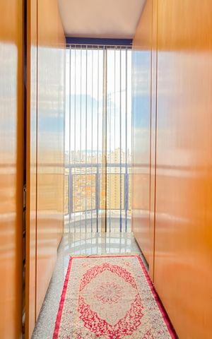 Apartamento à venda com 229m², 4 quartos e 3 vagas Apartamento à venda com 229m², 4 quartos e 3 vagasCloset da Suíte 2