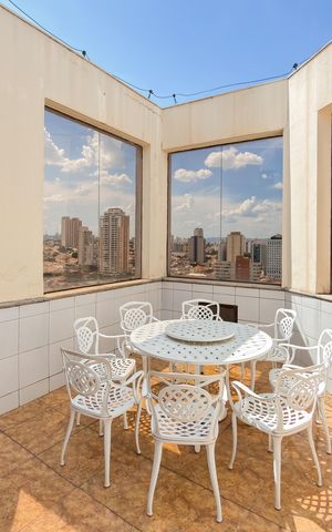 Apartamento à venda com 229m², 4 quartos e 3 vagas Apartamento à venda com 229m², 4 quartos e 3 vagasCobertura - Área Gourmet