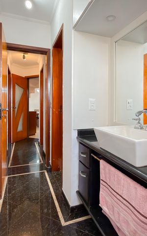 Apartamento à venda com 229m², 4 quartos e 3 vagas Apartamento à venda com 229m², 4 quartos e 3 vagasBanheiro da Suíte 1