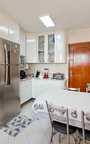 Apartamento à venda com 229m², 4 quartos e 3 vagas Apartamento à venda com 229m², 4 quartos e 3 vagasCozinha