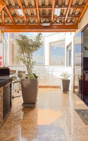 Apartamento à venda com 229m², 4 quartos e 3 vagas Apartamento à venda com 229m², 4 quartos e 3 vagasCobertura - Área Gourmet