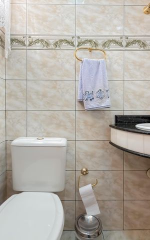 Apartamento à venda com 229m², 4 quartos e 3 vagas Apartamento à venda com 229m², 4 quartos e 3 vagasLavabo