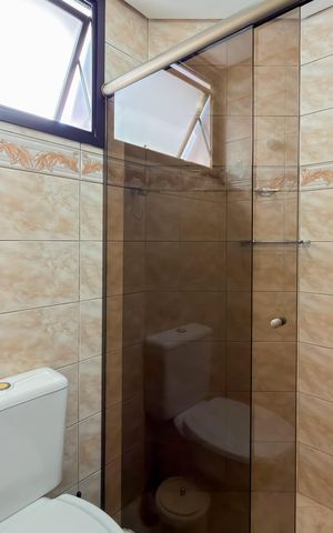 Apartamento à venda com 229m², 4 quartos e 3 vagas Apartamento à venda com 229m², 4 quartos e 3 vagasBanheiro da Suíte 1