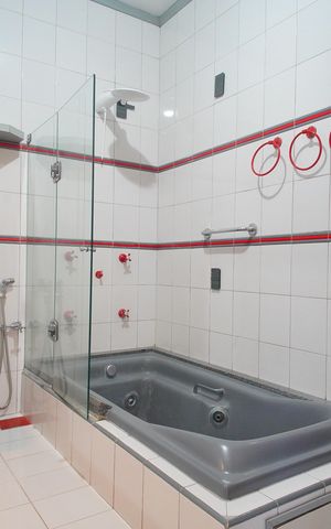 Casa à venda com 288m², 3 quartos e 2 vagasBanheiro da Suíte