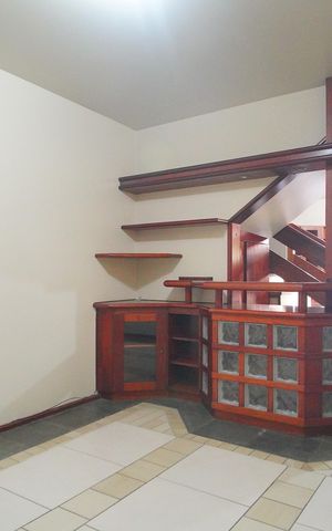 Casa à venda com 288m², 3 quartos e 2 vagasSala
