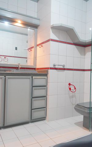 Casa à venda com 288m², 3 quartos e 2 vagasBanheiro da Suíte