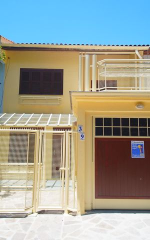 Casa à venda com 288m², 3 quartos e 2 vagasFachada