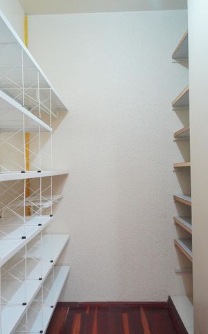 Casa à venda com 288m², 3 quartos e 2 vagasCloset