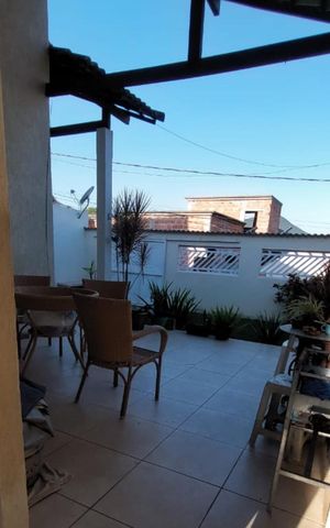 Casa à venda com 185m², 2 quartos e 2 vagas Casa à venda com 185m², 2 quartos e 2 vagasÁrea externa