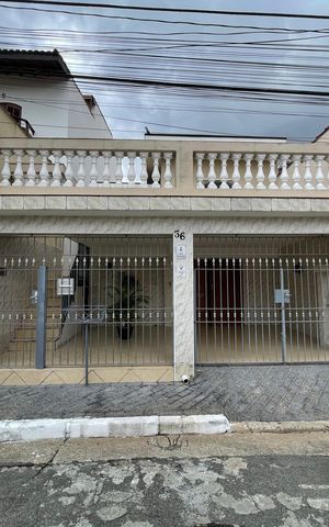 Casa à venda com 202m², 3 quartos e 2 vagas Casa à venda com 202m², 3 quartos e 2 vagasFachada