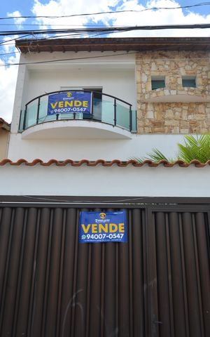 Casa à venda com 274m², 3 quartos e 4 vagasFachada