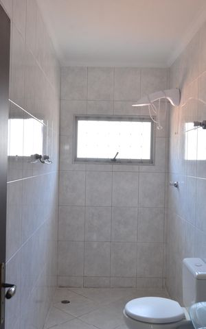 Casa à venda com 274m², 3 quartos e 4 vagasBanheiro da Suíte 2