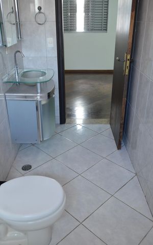 Casa à venda com 274m², 3 quartos e 4 vagasBanheiro da Suíte 2