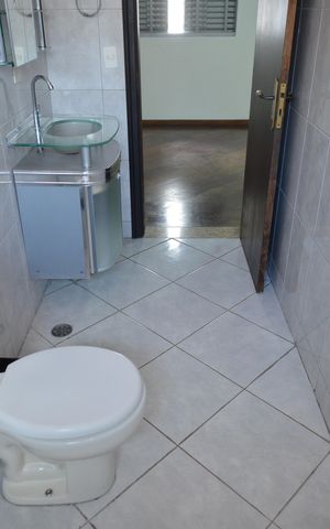 Casa à venda com 274m², 3 quartos e 4 vagasBanheiro da Suíte 2