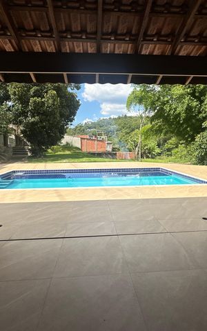 Casa à venda com 300m², 4 quartos e 8 vagas Casa à venda com 300m², 4 quartos e 8 vagasPiscina