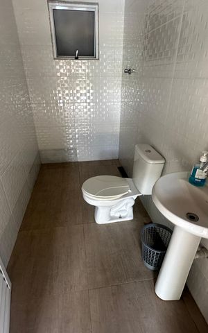 Casa à venda com 300m², 4 quartos e 8 vagas Casa à venda com 300m², 4 quartos e 8 vagasBanheiro 1