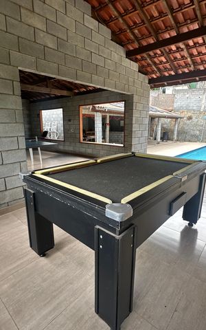 Casa à venda com 300m², 4 quartos e 8 vagas Casa à venda com 300m², 4 quartos e 8 vagasSala de Jogos