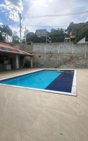 Casa à venda com 300m², 4 quartos e 8 vagas Casa à venda com 300m², 4 quartos e 8 vagasPiscina