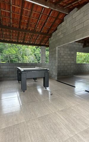 Casa à venda com 300m², 4 quartos e 8 vagas Casa à venda com 300m², 4 quartos e 8 vagasSala de Jogos