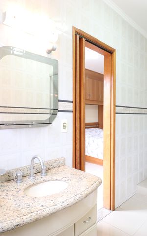 Casa à venda com 263m², 3 quartos e 4 vagasBanheiro da Suíte