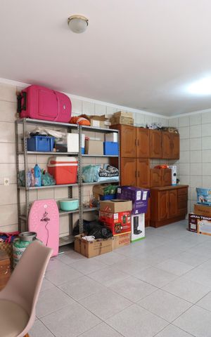 Casa à venda com 263m², 3 quartos e 4 vagasQuarto de Serviço