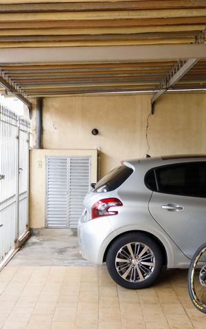 Casa à venda com 150m², 3 quartos e 3 vagas Casa à venda com 150m², 3 quartos e 3 vagasGaragem