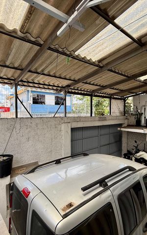 Casa à venda com 200m², 6 quartos e 1 vaga Casa à venda com 200m², 6 quartos e 1 vagaGaragem
