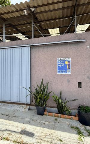 Casa à venda com 200m², 6 quartos e 1 vaga Casa à venda com 200m², 6 quartos e 1 vagaFachada