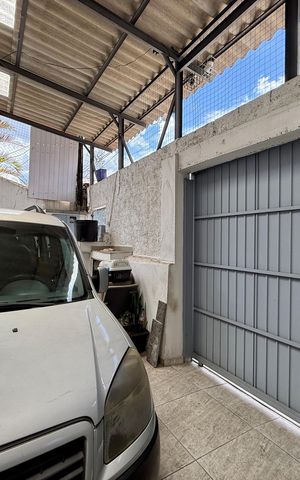Casa à venda com 200m², 6 quartos e 1 vaga Casa à venda com 200m², 6 quartos e 1 vagaGaragem
