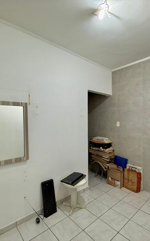 Casa à venda com 200m², 6 quartos e 1 vaga Casa à venda com 200m², 6 quartos e 1 vagaCorredor Quartos