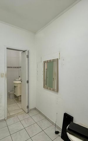 Casa à venda com 200m², 6 quartos e 1 vaga Casa à venda com 200m², 6 quartos e 1 vagaCorredor Quartos