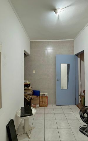 Casa à venda com 200m², 6 quartos e 1 vaga Casa à venda com 200m², 6 quartos e 1 vagaCorredor Quartos