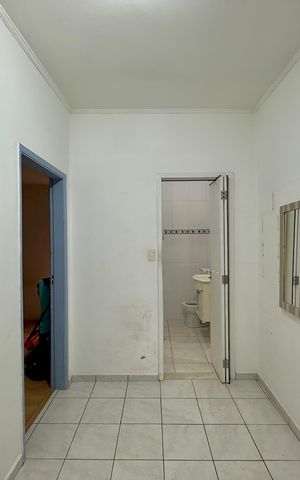 Casa à venda com 200m², 6 quartos e 1 vaga Casa à venda com 200m², 6 quartos e 1 vagaCorredor Quartos