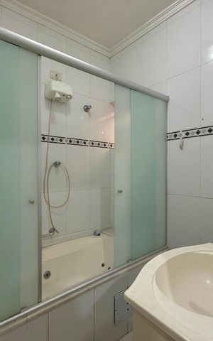 Casa à venda com 200m², 6 quartos e 1 vaga Casa à venda com 200m², 6 quartos e 1 vagaBanheiro Social