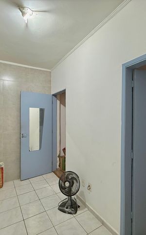 Casa à venda com 200m², 6 quartos e 1 vaga Casa à venda com 200m², 6 quartos e 1 vagaCorredor Quartos