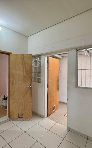 Casa à venda com 200m², 6 quartos e 1 vaga Casa à venda com 200m², 6 quartos e 1 vagaSala